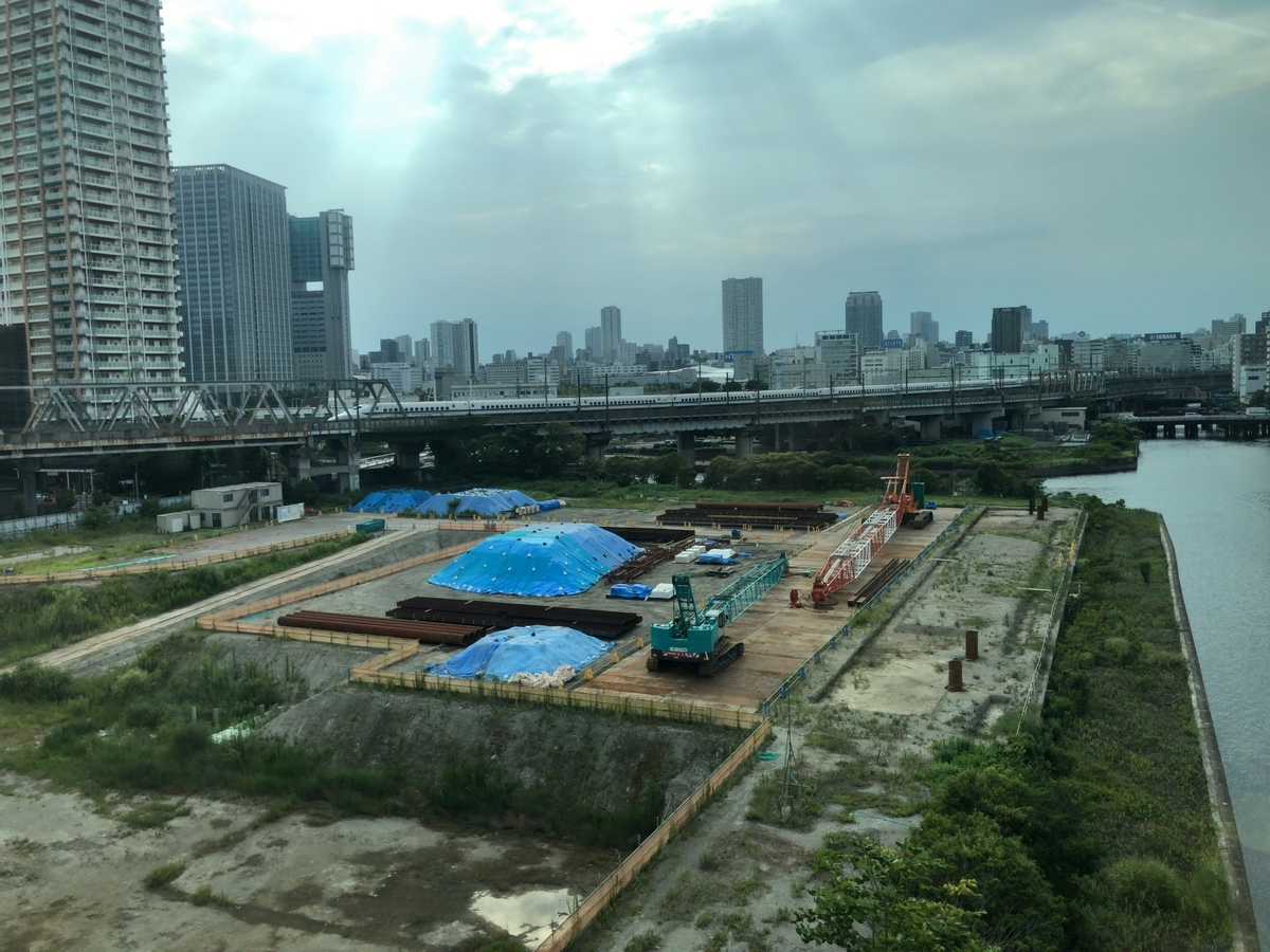 東京モノレールから東海道新幹線が見える