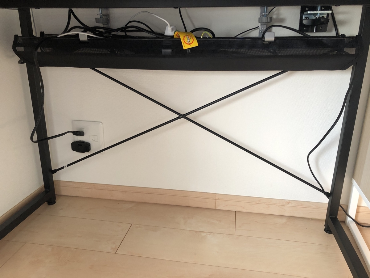 ケーブルが下に垂れ下がらない