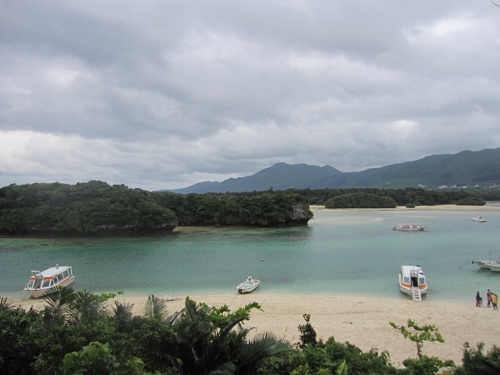 雨の川平湾 雨でも綺麗ですよ アラサー無職 Ny一人旅に行く