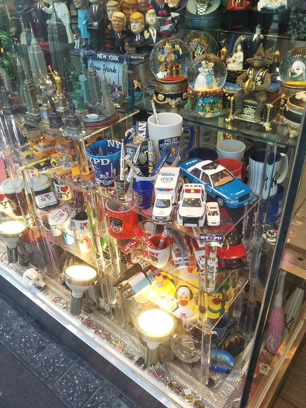 タイムズスクエアのお土産、I LOVE NYグッズの最安値は！ - アラサー