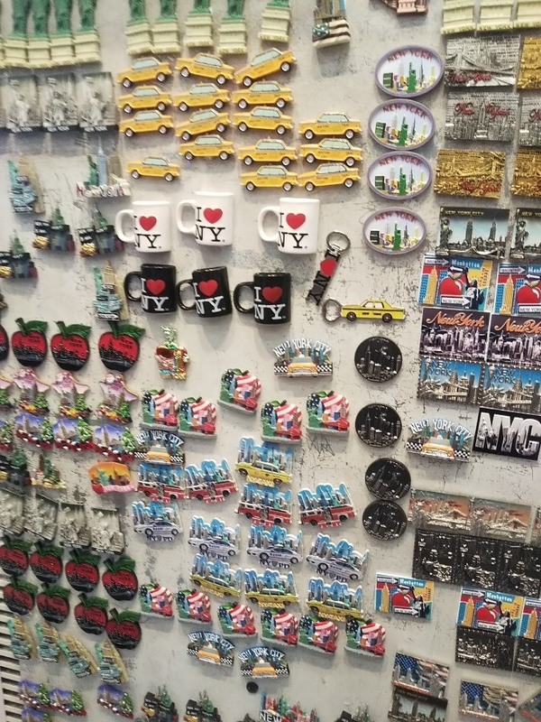 タイムズスクエアのお土産、I LOVE NYグッズの最安値は！ - アラサー