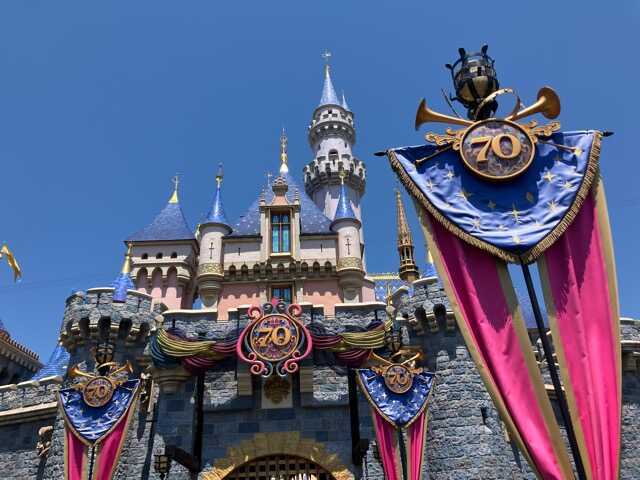 カリフォルニアディズニー70周年＊パレード、夜ショー、花火＊待ち時間