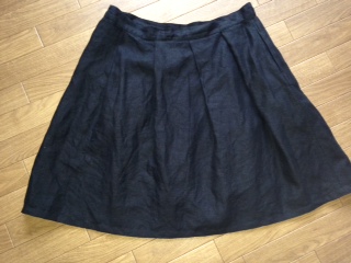 黒のリネンスカート画像