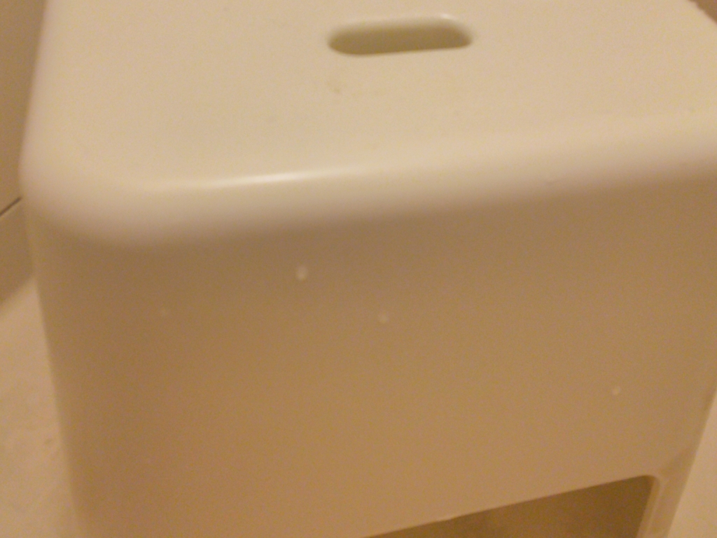 無印良品 白いお風呂の椅子画像