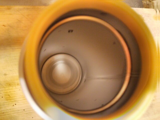 酸素系漂白剤できれいになった水筒画像