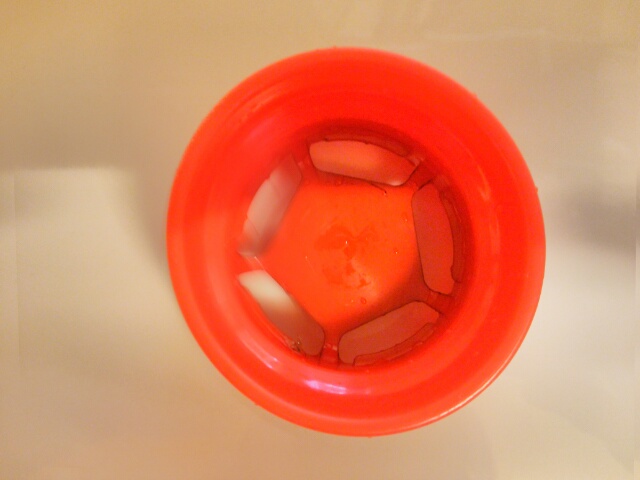 酸素系漂白剤できれいになった水筒の蓋画像