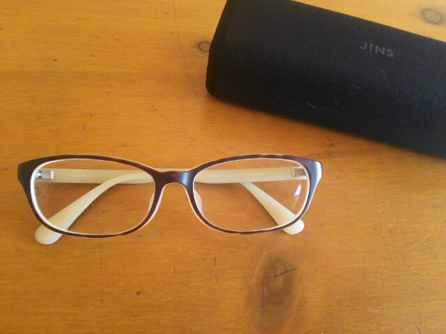 JINの眼鏡画像
