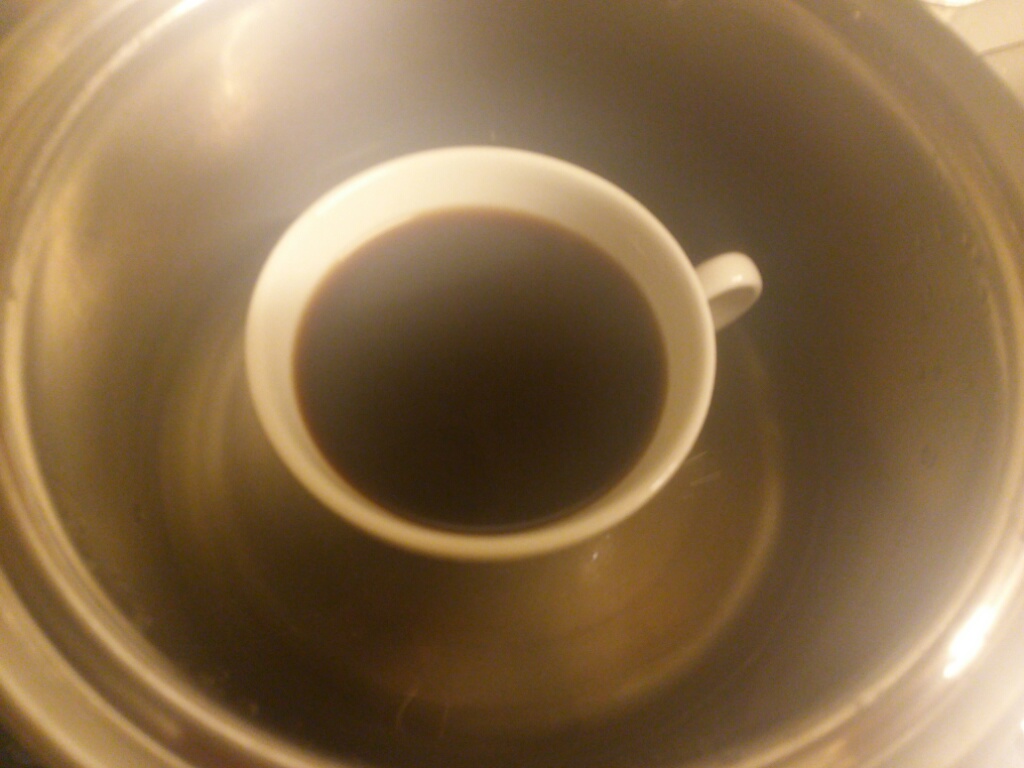 湯煎で温めているコーヒー画像