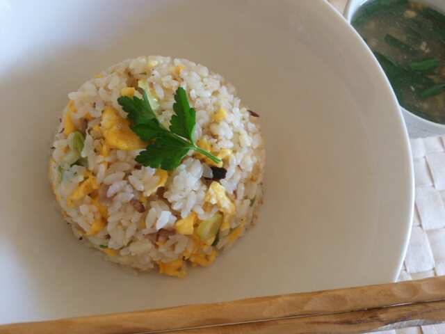 チャーハンとスープ画像