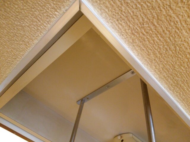 大掃除してキレイになったキッチンの壁と天井画像