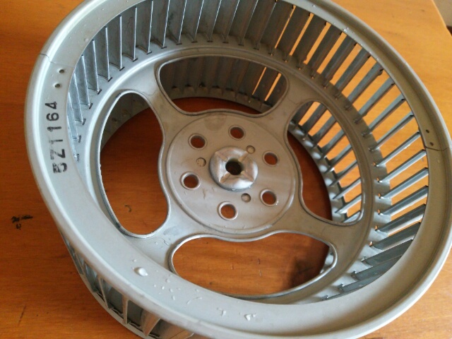 セスキ炭酸ソーダでキレイになったキッチンの換気扇ハネ