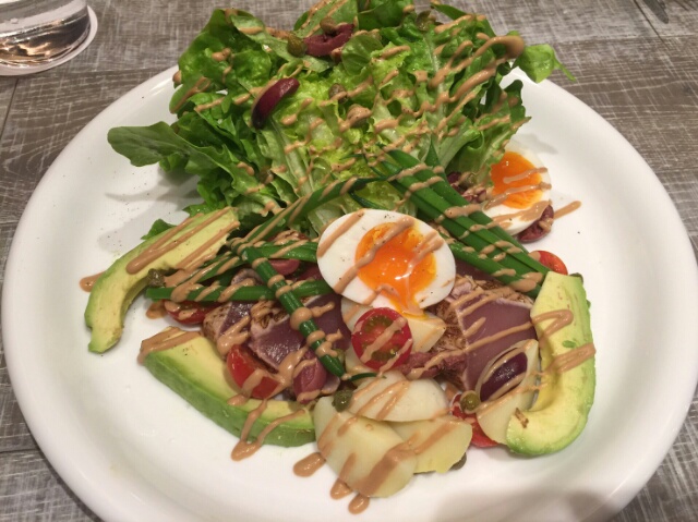 名古屋JRゲートタワー内ジョニーズブラッセリー ランチサラダ