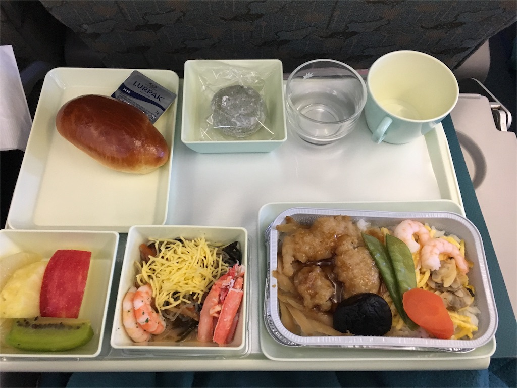 f:id:mamu311:20170509220235j:image ベトナム航空 ご飯