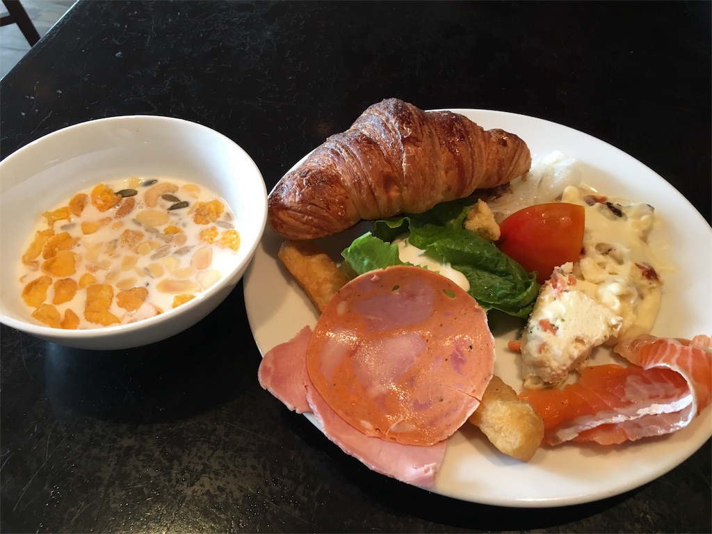 f:id:mamu311:20170511212038j:image ダナン ハイアットリージェンシー朝食
