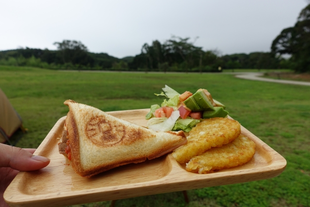 キャンプ飯の朝食と言えば簡単ホットサンド おススメのサンドメーカーはコレ マナのアウトドア情報サイト