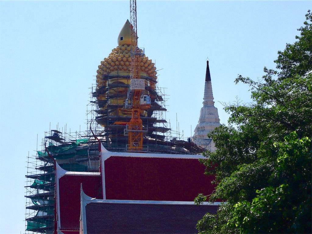 ワットパクナム寺院の大仏はどこから見るのがきれいなのか 歩いて調べてみた Siam Manao Life