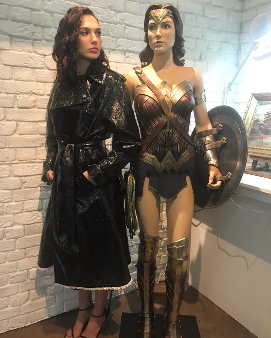 ワンダーウーマン　ティアラ　DC コスプレ　レプリカ　ガルガドット コスプレ 仮装 ワンダーウーマン(BVS) 子ども用 M  コスプレ 衣装 ハロウィン 仮装 コスチューム 子供 女の子 キッズ 映画キャラクター  子供用 パーティーグッズ DCコミック ワンダーガール アメコミ スーパーヒロイン 公式 バットマンvsスーパーマン こども ｜au PAY