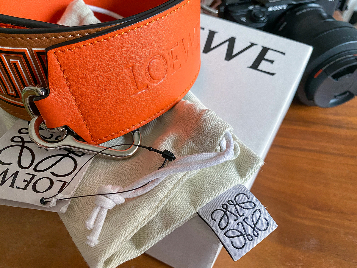 【美品】SONY α6400 ボディ本体 Peak Designストラップ付き SONY ソニー(SONY) α6400 ボディ ブラック ILCE-6400 APS-C