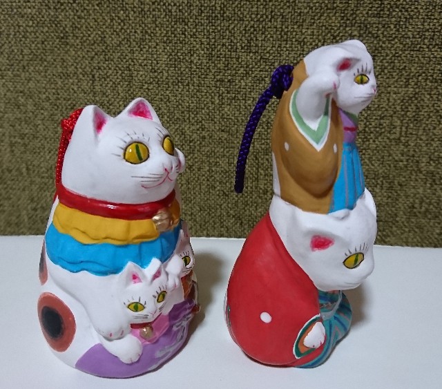 古い 土人形 猫 民芸 古道具 アンティーク ✿ 久々の投稿🤚🏽 花巻の猫さんたち。 現在、納品予定の赤べこ