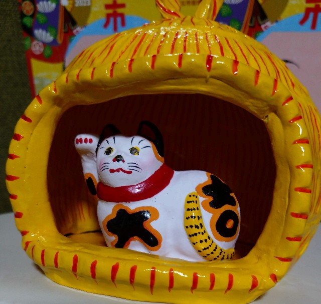 古い招き猫 緑に赤 古道具 アンティーク 土人形