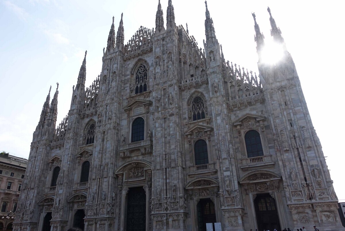 イタリア　ドゥオーモ パレルモ近郊モンレアーレ観光ガイド 美しいモザイクと壮大な