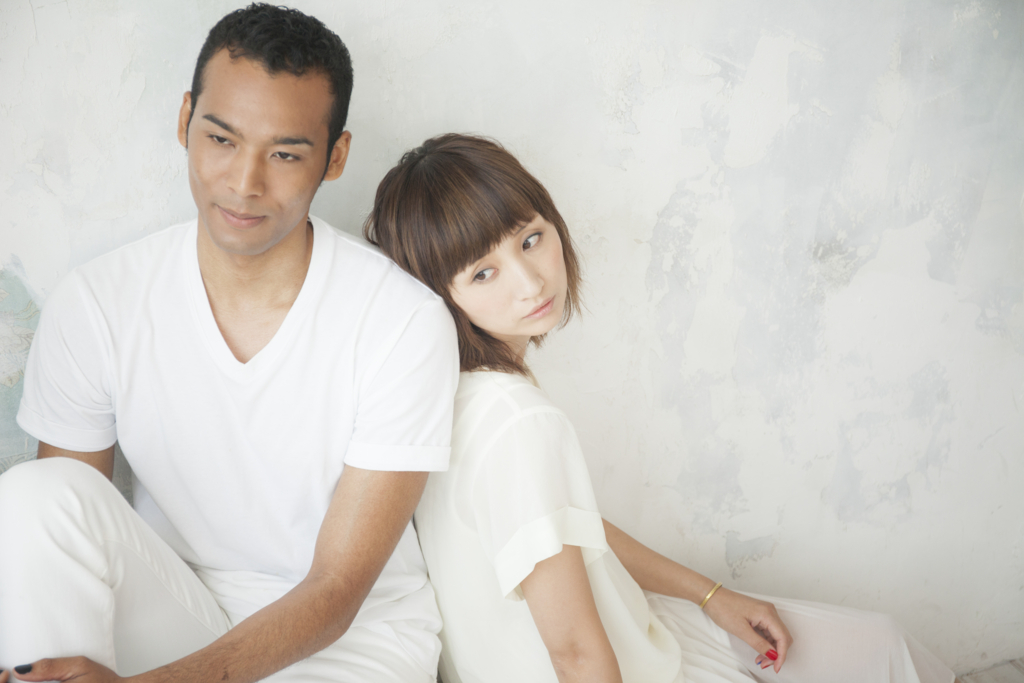 標準ズーム：望遠寄りで表情に寄せる