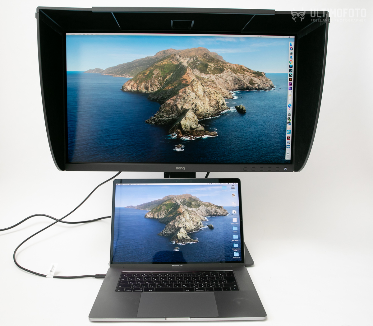 BenQ SW270C カラーマネジメントモニター上部 vs Mac下部