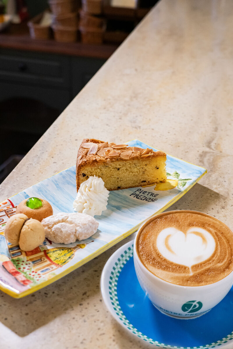 アペリティーヴォを感じる店内ディテール