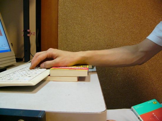 キーボード・チルトなし・キーボード手前上げ