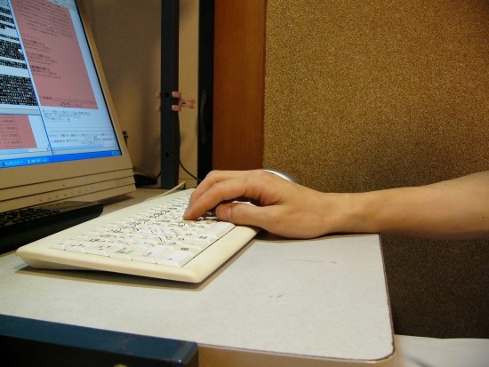 キーボード・チルトなし・いす低い