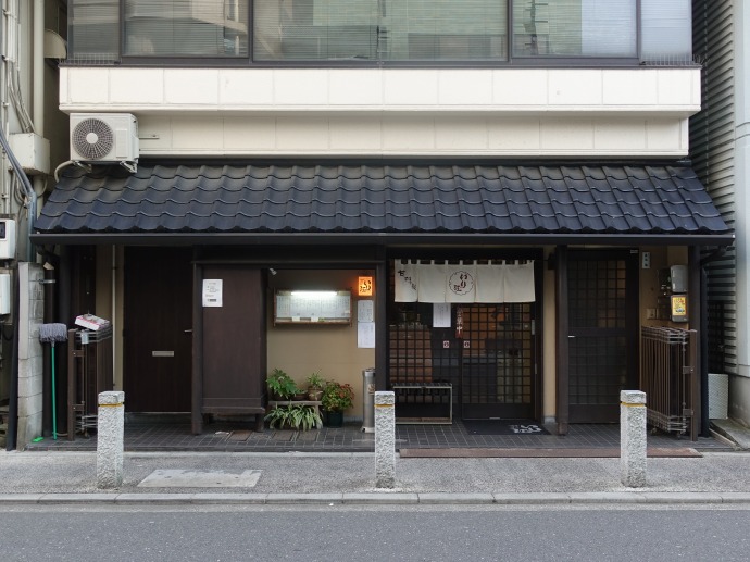 甘味処 いり江 門前仲町 苺あんみつ 季節限定 ひっそり斬る