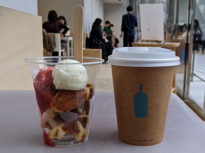 ブルーボトルコーヒー 横浜 ドリップ シングルオリジン ワッフルパフェ ひっそり斬る
