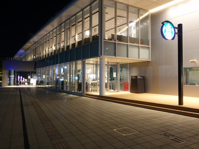 スターバックス コーヒー コールドブリュー コーヒー フラペチーノ ひっそり斬る