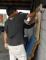 あれ、壁表面に顔が写って