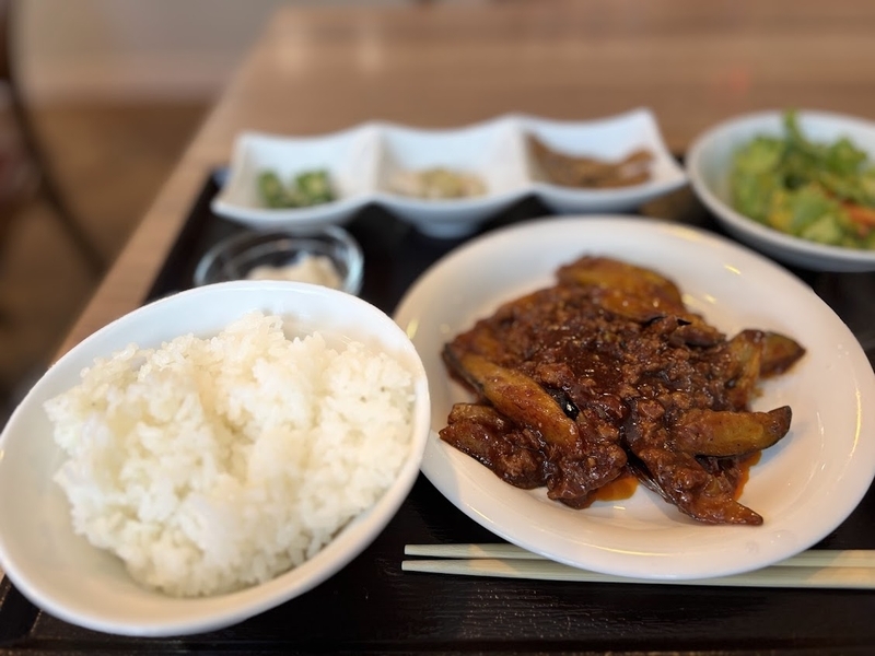 立川駅周辺にあるチャイナレストランハイマーレの日替わりランチ「麻婆茄子定食」。