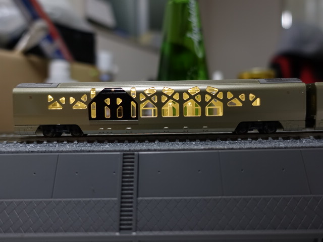 KATO・E001形＜TRAIN SUITE 四季島＞ 室内灯装着 - レインボーブログ