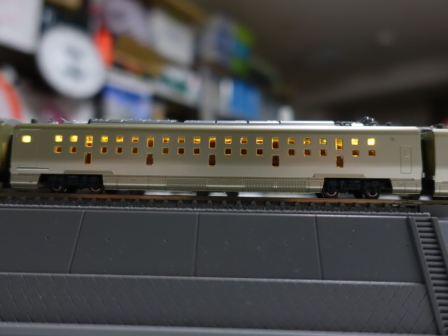 KATO・E001形＜TRAIN SUITE 四季島＞ 室内灯装着 - レインボーブログ