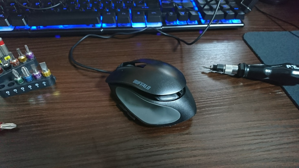Buffaloの静音マウスbsmbu505mbkのホイールが きゅるきゅる 音を立てて全く静音じゃないので分解清掃したら改善 自動化厨のプログラミングメモブログ Code Life