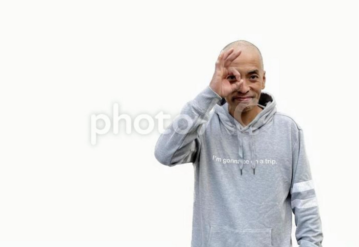 OKのジェスチャーをする中年日本人男性モデルの画像