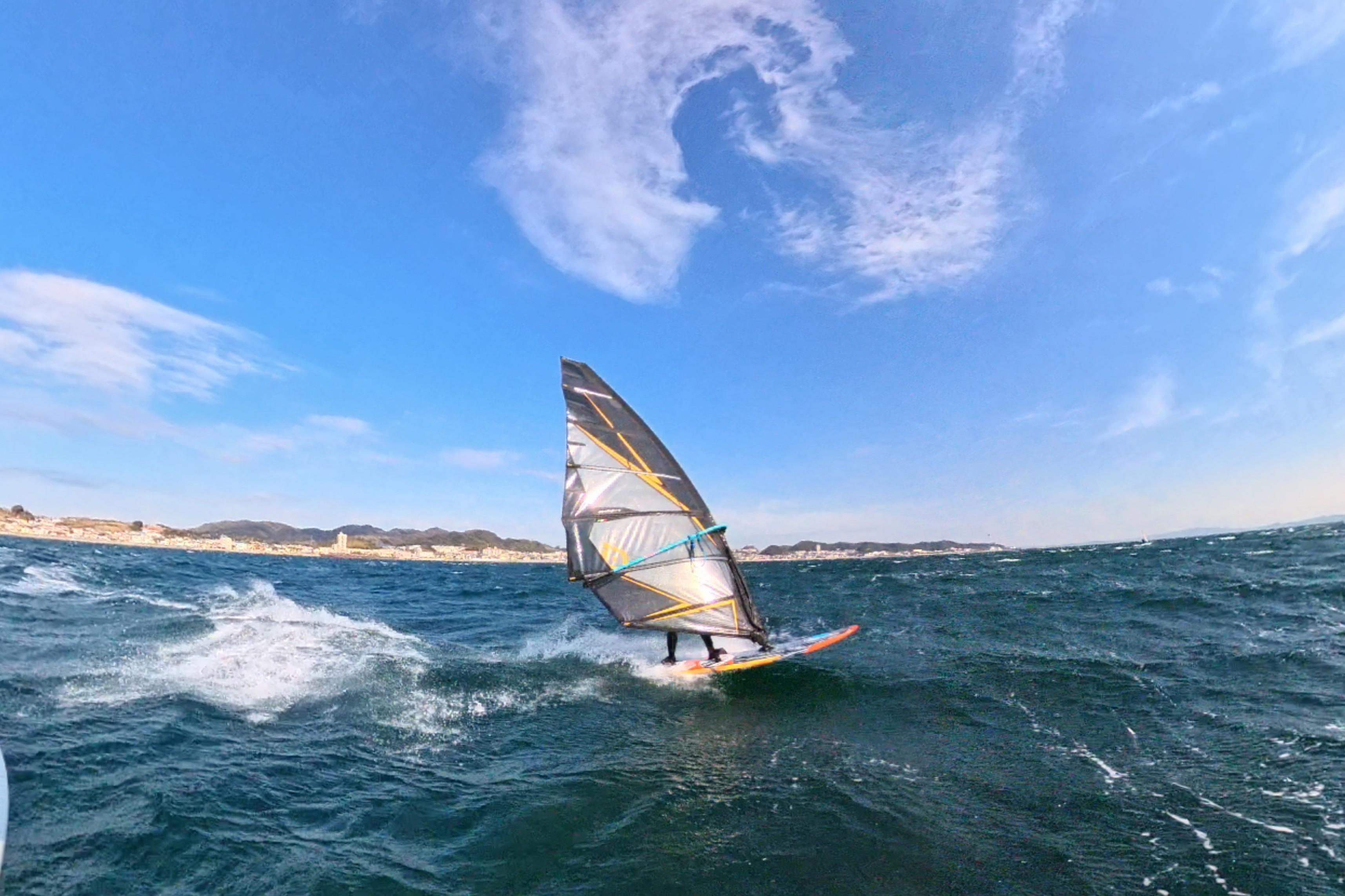 津久井浜/北北東4.7ジャストオーバー→ジャスト/ボコボコ海面楽し、昼