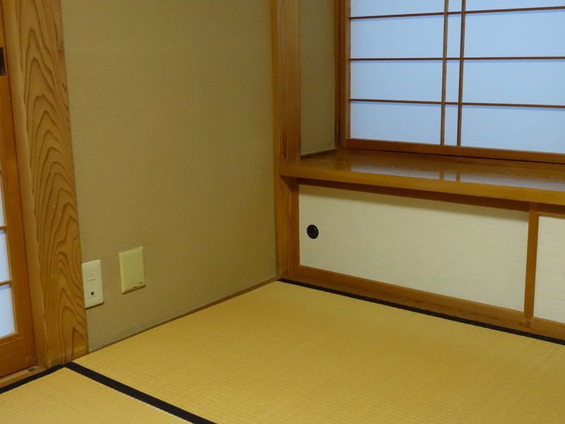 和室の書斎 ６畳間にちょうどいい石油ストーブ どれにしようか悩んでいます 和室の書斎で すっきり過ごす