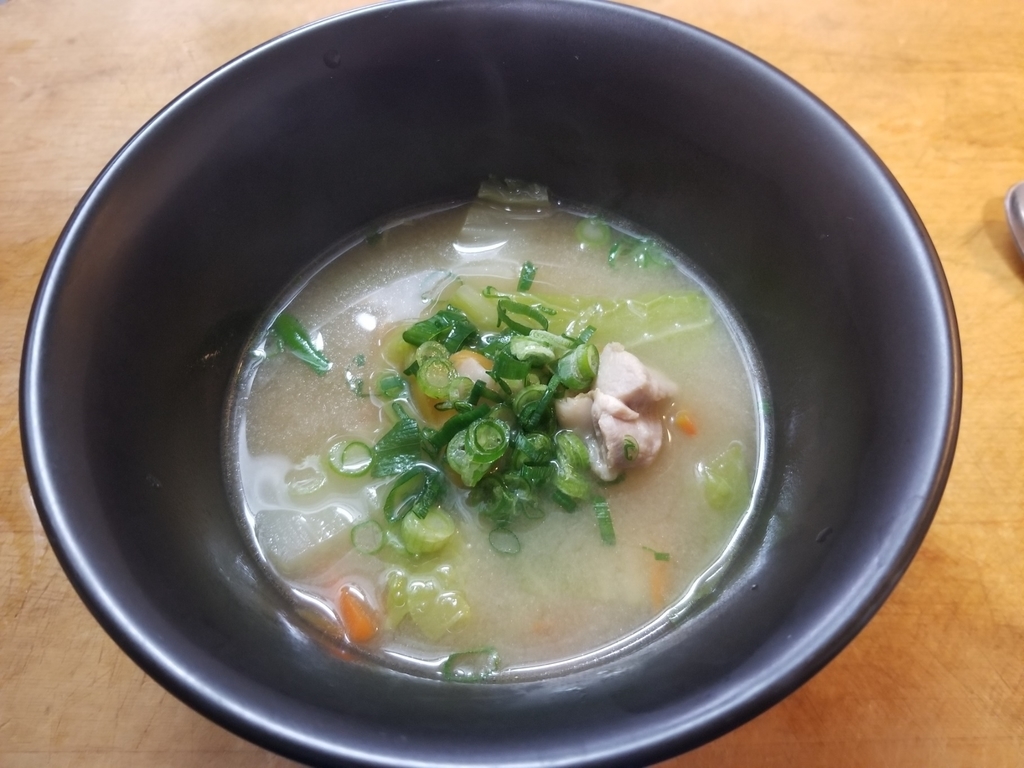 f:id:marumarudai:20190212220947j:plain スープ、とり野菜、前島食堂、鶏肉料理