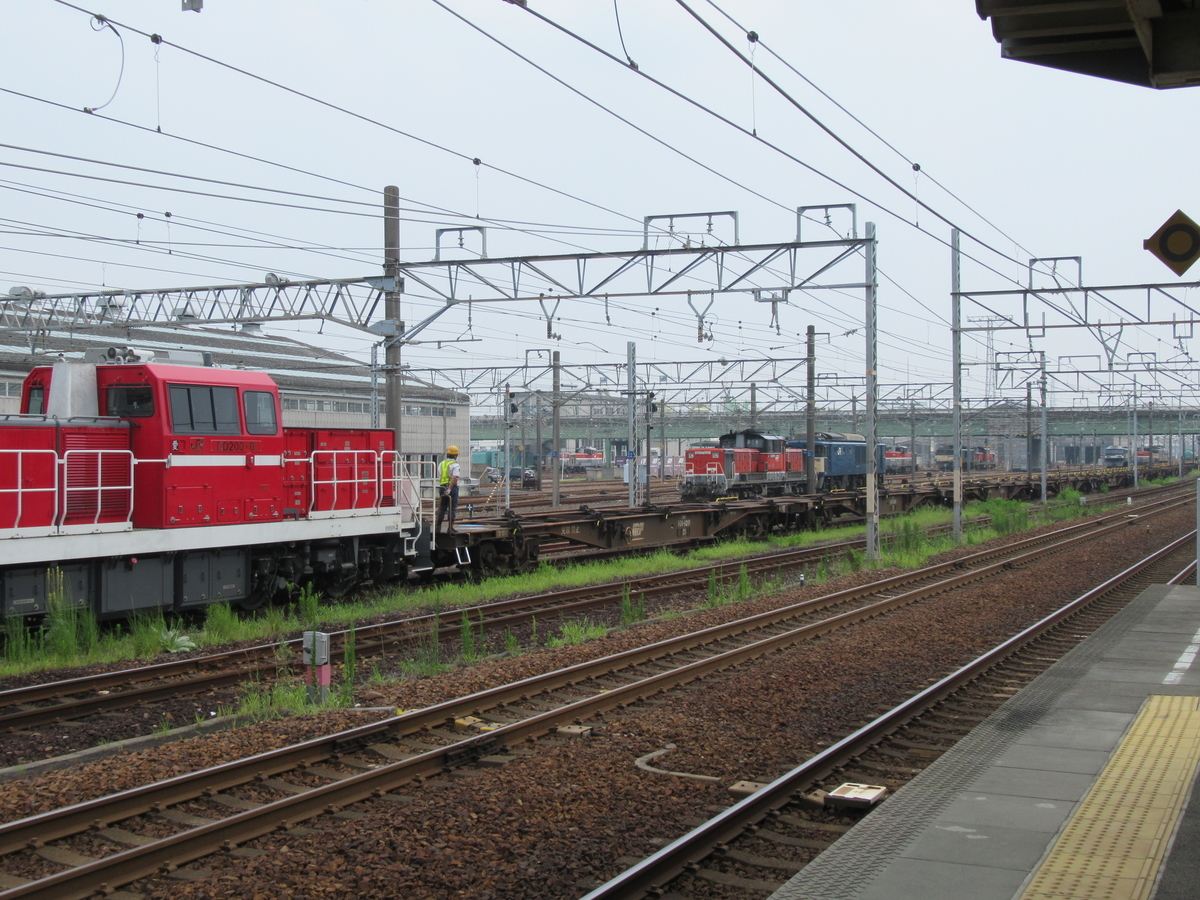 de10、dd200 ムドセット 第1357列車 「 ムドDD200-4の付いた配6550レを狙う 」 - 写真は