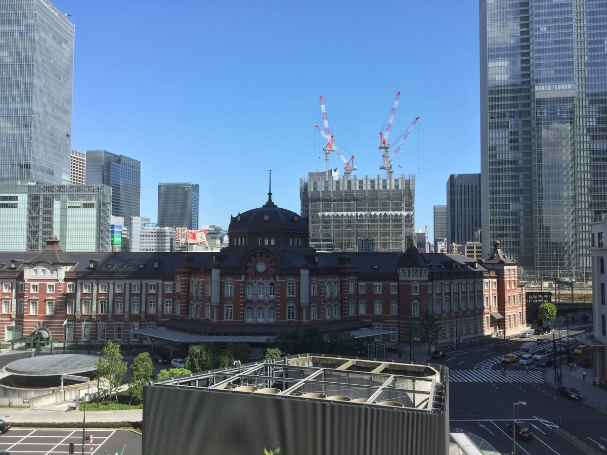 丸ビル5階のテラスは 東京駅舎を眺められる絶景撮影スポット 丸の内を愛する会