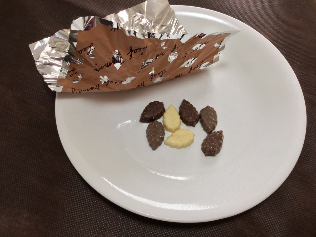 職場バラまきに最適な個包装チョコレート 葉っぱの形がかわいい モンロワール リーフメモリー 丸の内を愛する会