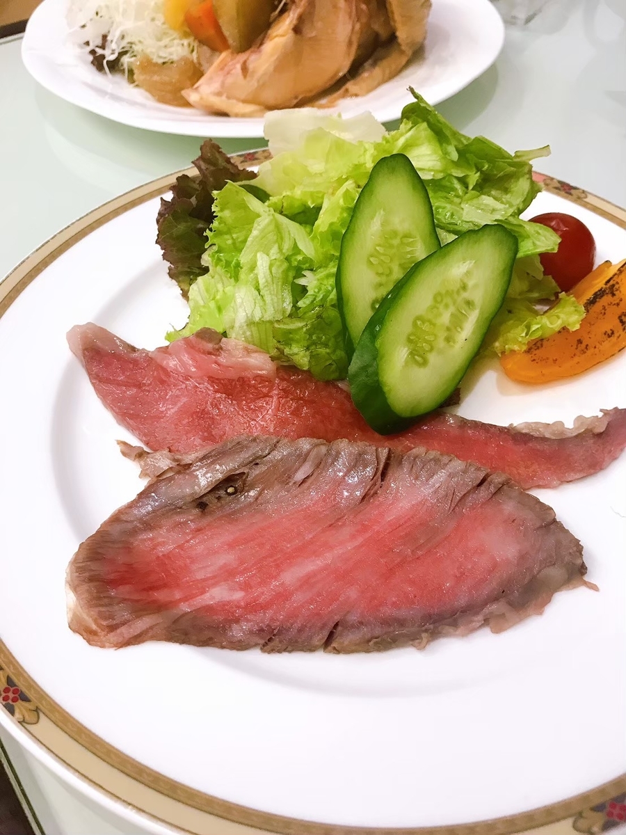 半身！？の地熱蒸し鶏とローストビーフ