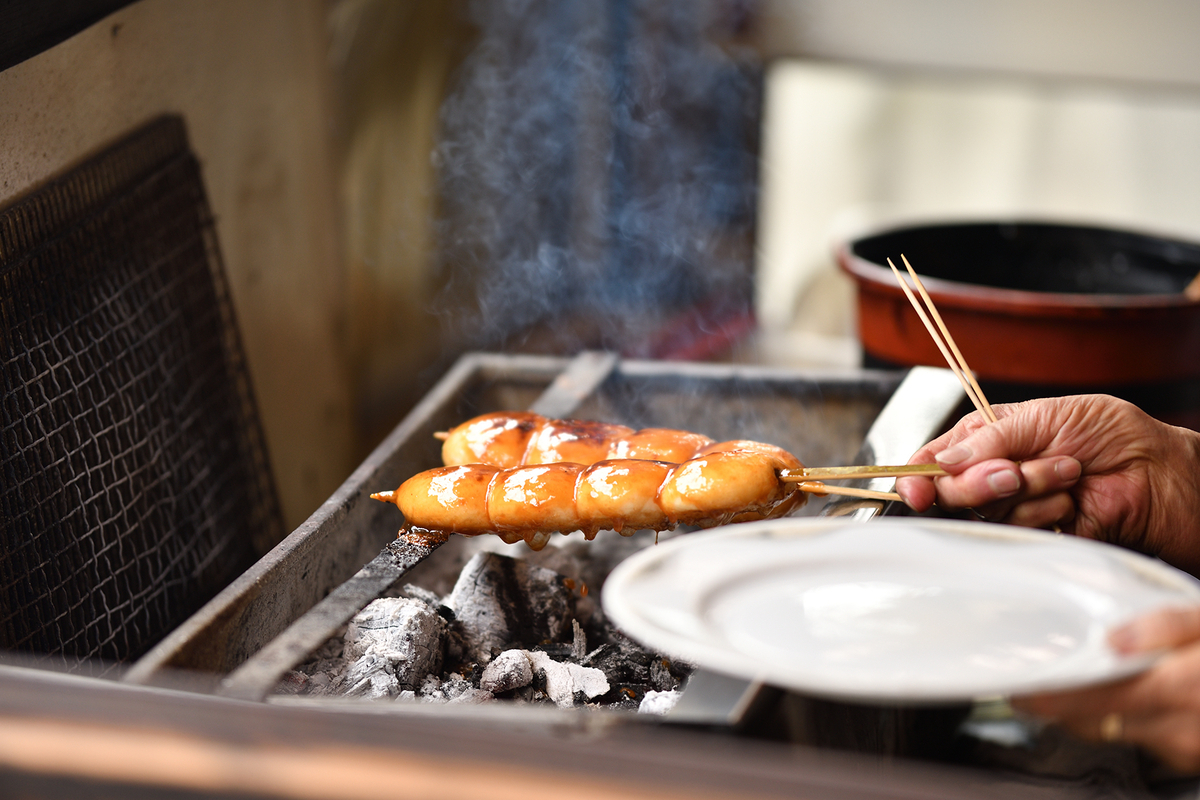 焼きまんじゅうを焼いている様子