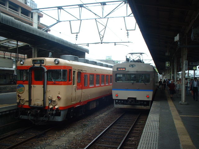 2003年6月29日　山陰本線米子駅　快速鳥取ライナー（キハ58系）と普通列