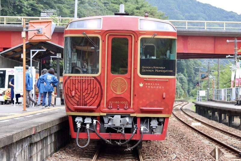 Jr四国の 四国まんなか千年ものがたり しあわせの郷紀行 徳島に伝わる遊山箱でランチ マサテツ 楽しく美味しい列車旅