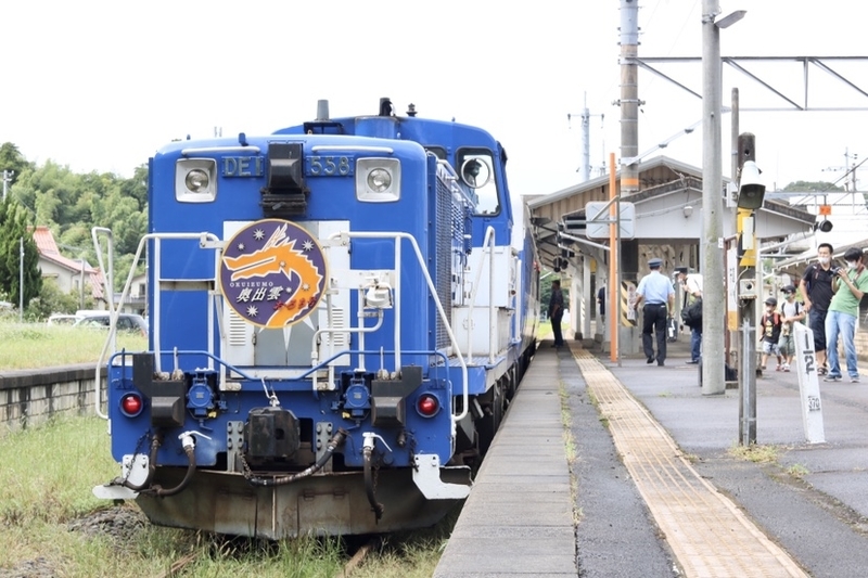 JR西日本・木次線の「奥出雲おろち号」｜三段式スイッチバックと